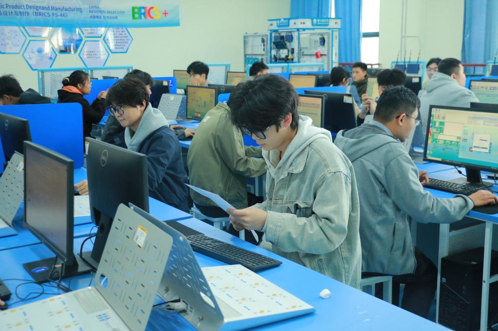 科技競技展風(fēng)采，產(chǎn)教融合育新才——2025年金磚國家職業(yè)技能大賽“智能電子產(chǎn)品設(shè)計與制作”賽項山東省選拔賽圓滿落幕